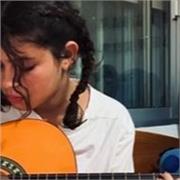 ¿Tu hijo/a quiere aprender a tocar la guitarra? ¡Esta es su oportunidad!
Clases divertidas y personalizadas para niños